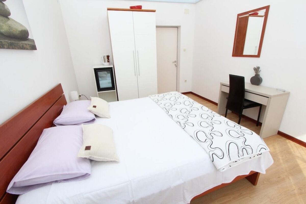Rooms and Apartment Luana