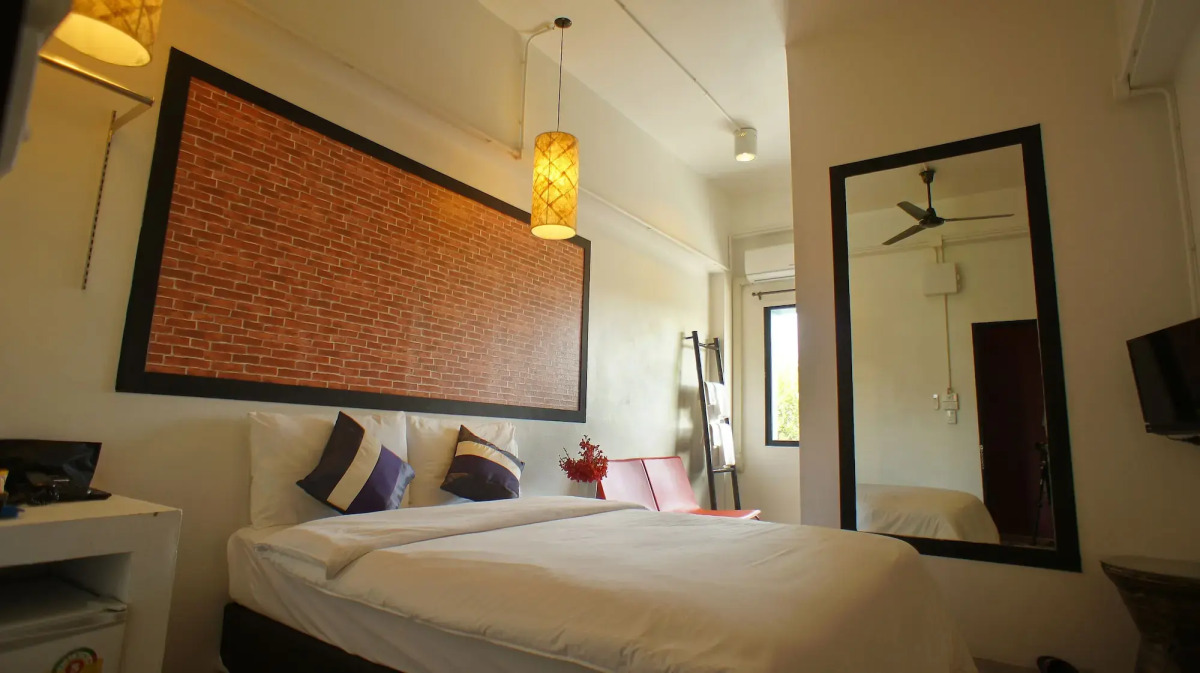 Walking Street Residence