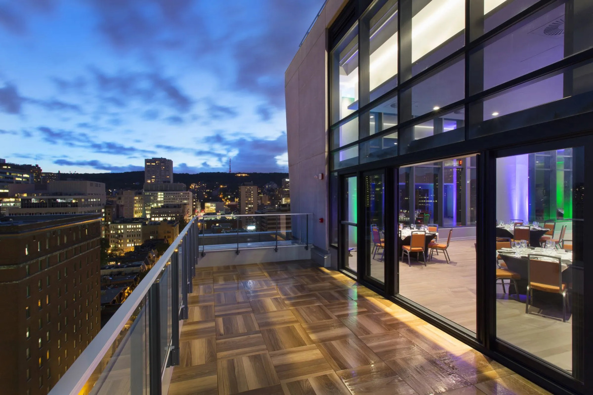 Holiday Inn Hotel & Suites Montreal Centre-ville Ouest by IHG