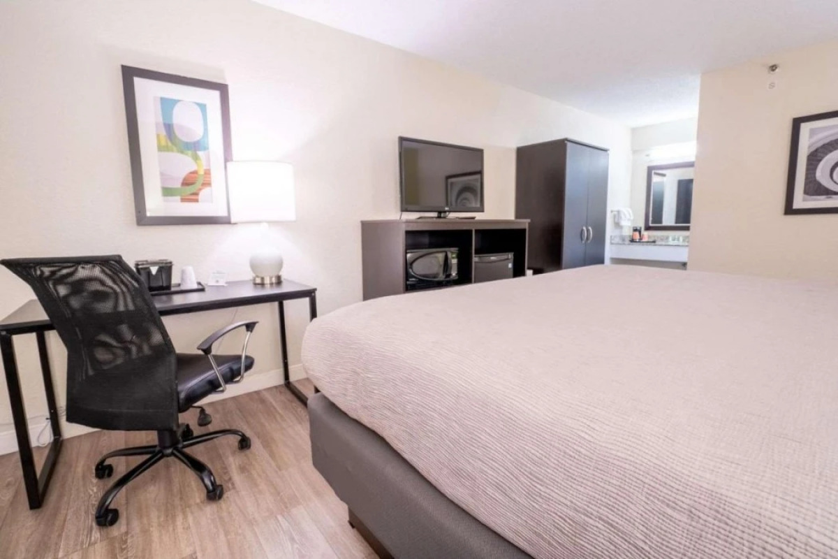 Quality Inn Palm Beach International Airport