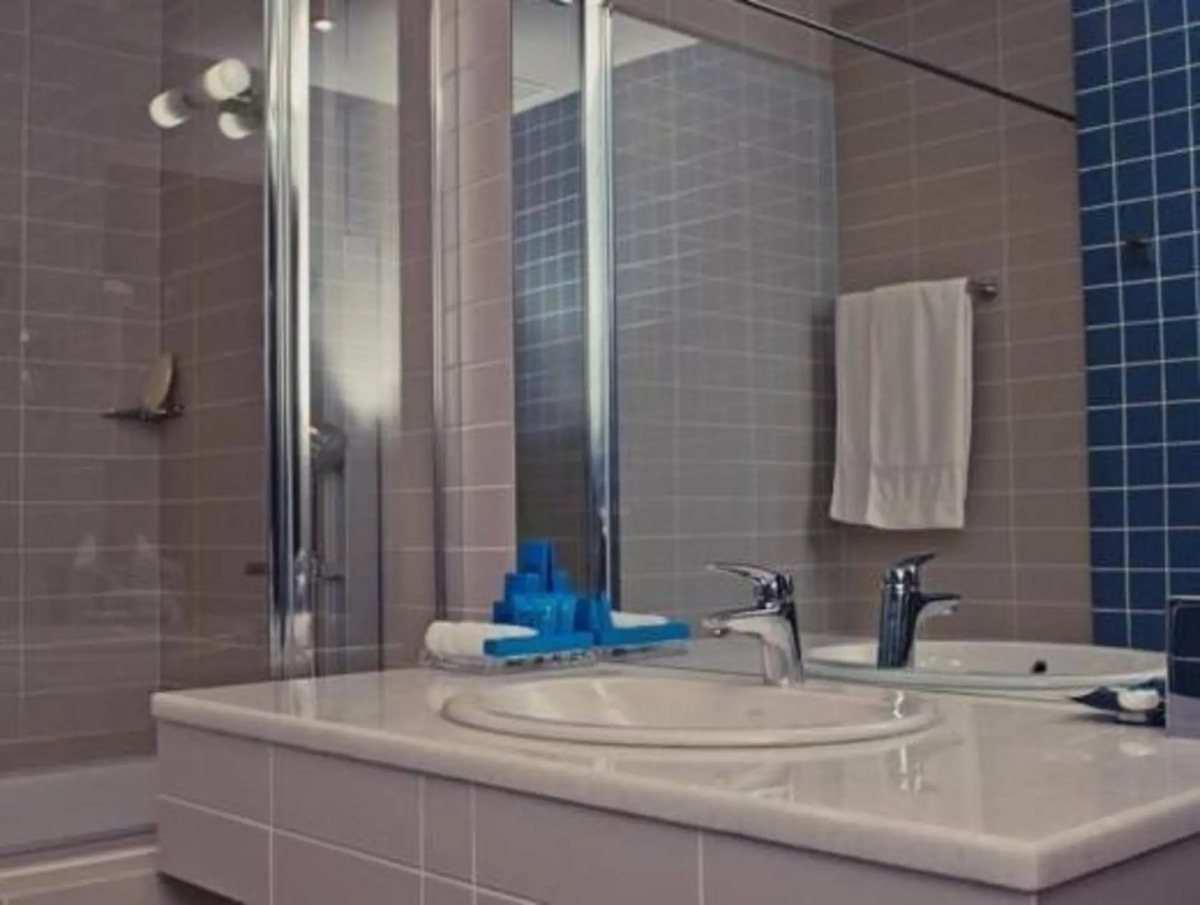 Отель Chirag Plaza Hotel & Business Center