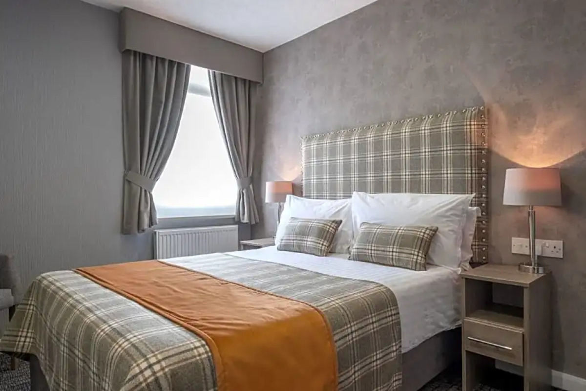 Number 44 Hotel & Bar