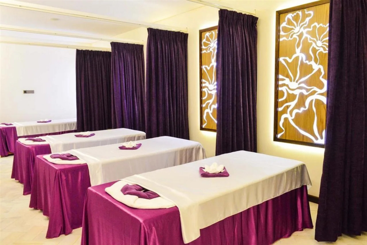 Holiday Beach Hotel Danang