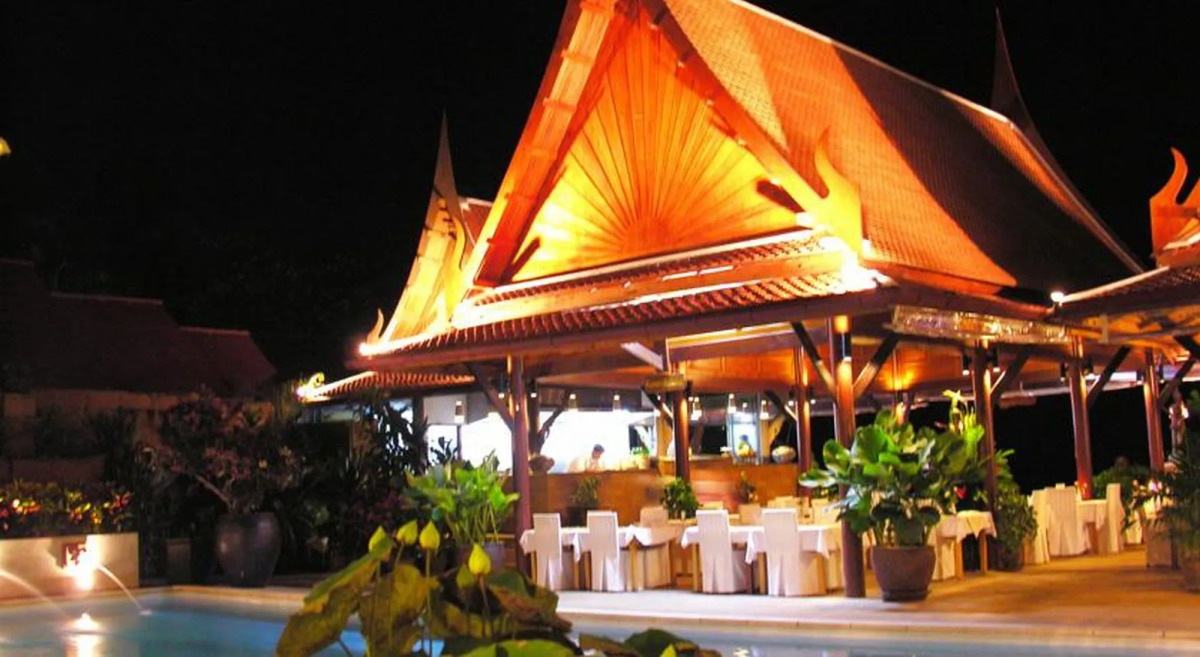 White House Beach Resort And Spa