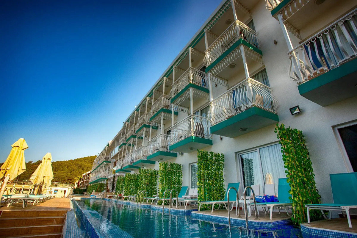 Tropical  Deluxe Suites