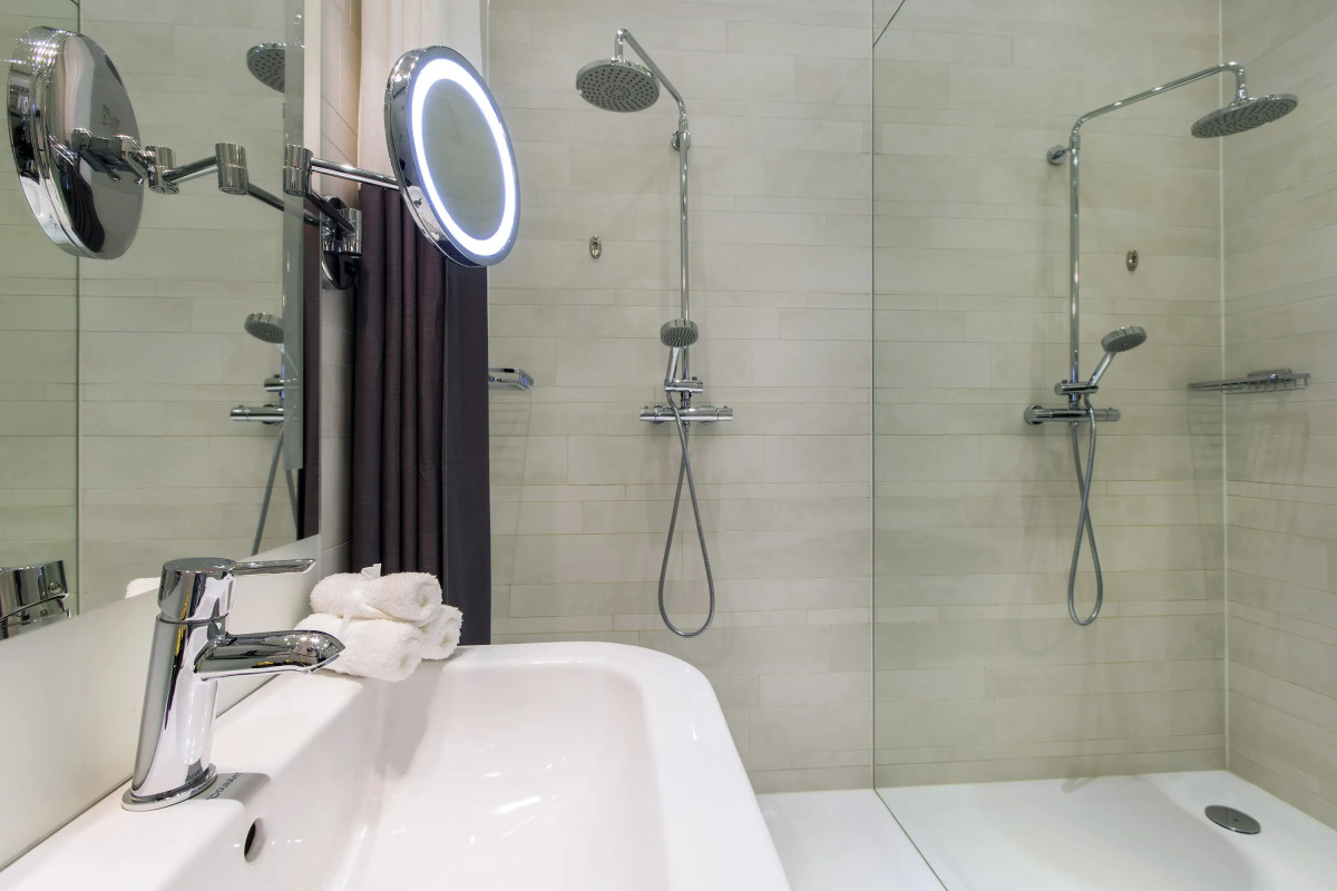 The Amsterdam Canal Hotel