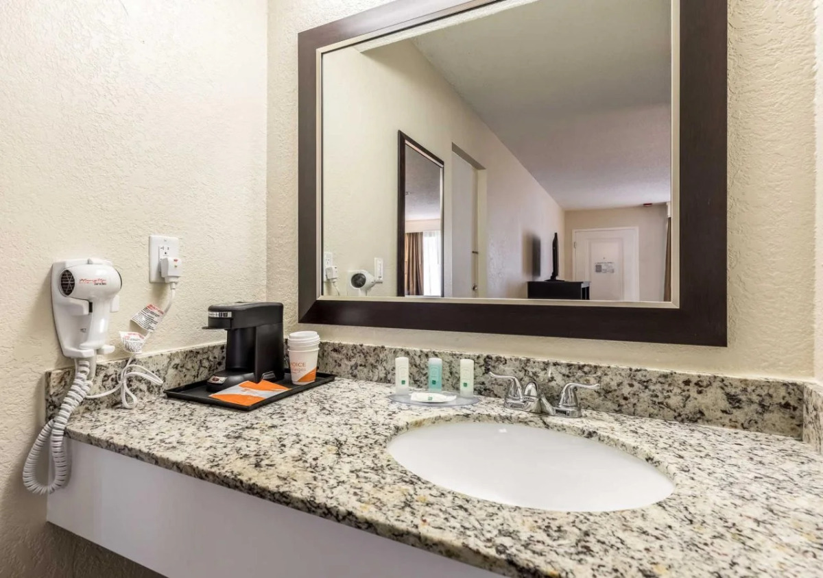 Quality Inn Palm Beach International Airport