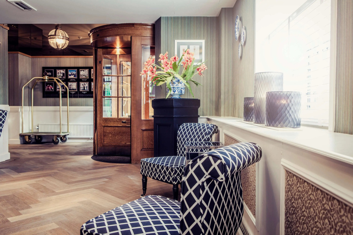 Carlton Ambassador Hotel