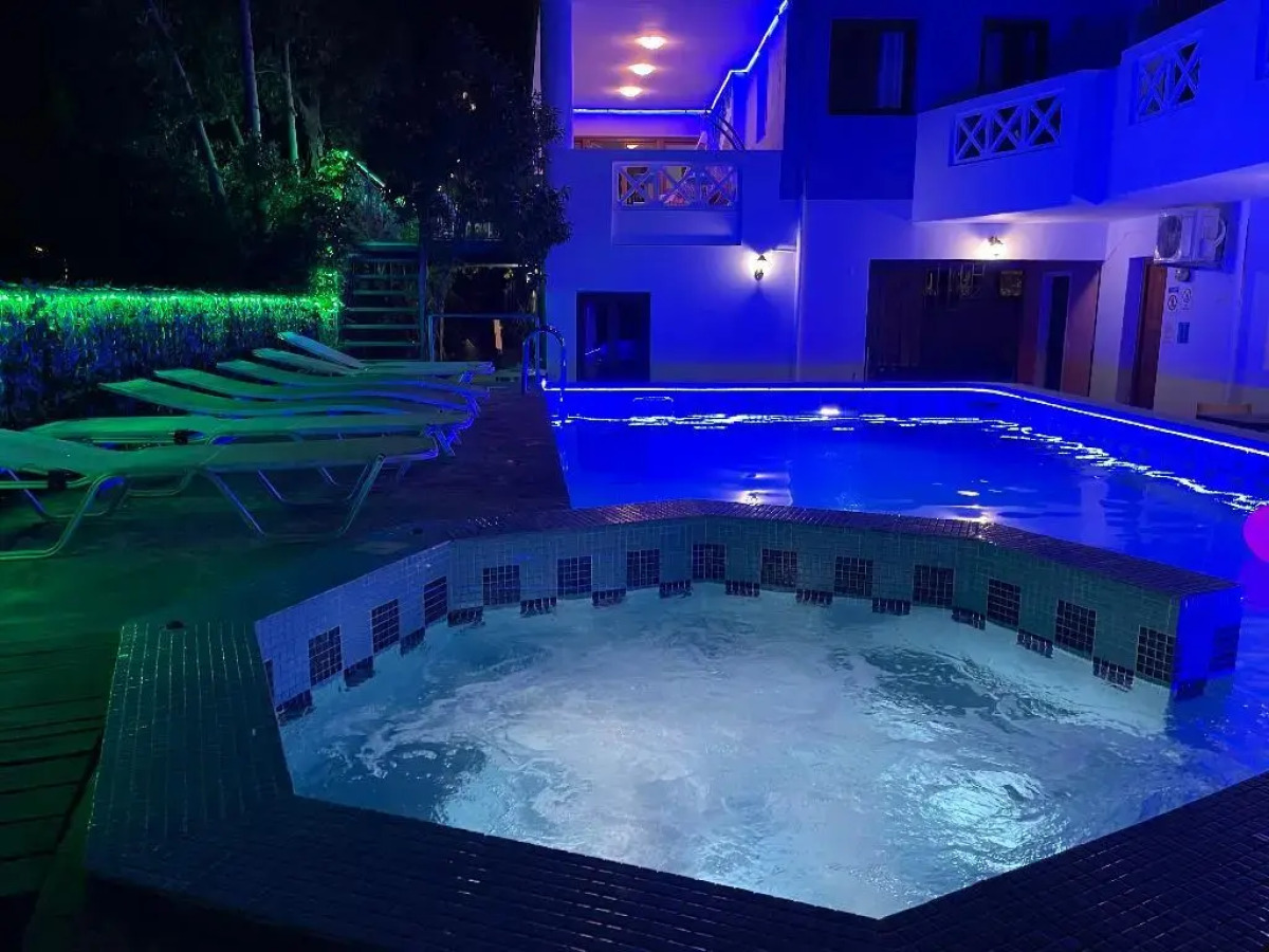 Romantica Hotel Apartments