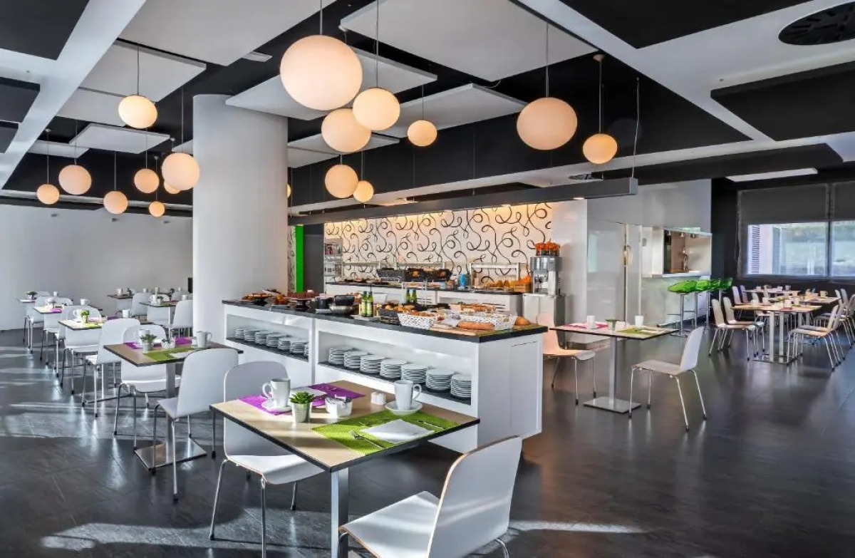 Отель Zentral Castellana Norte