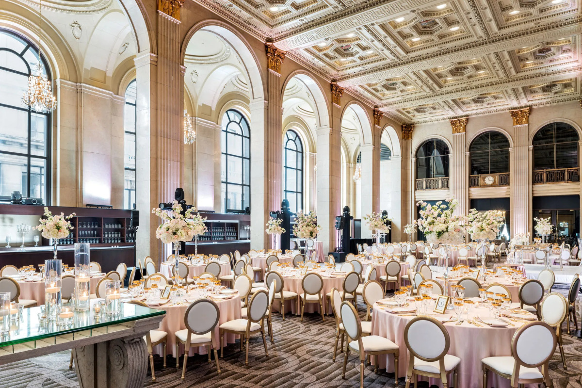 One King West Hotel & Residence