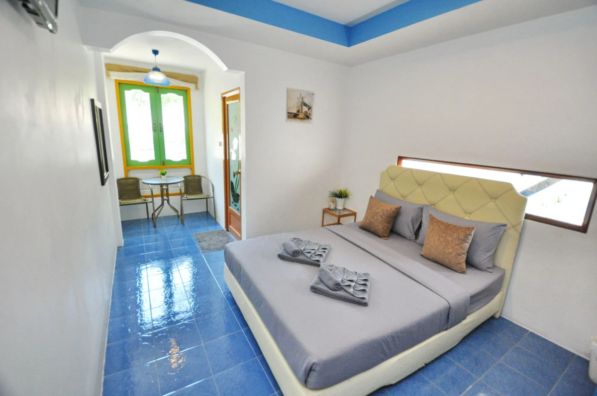 Side Walk Boutique Hotel