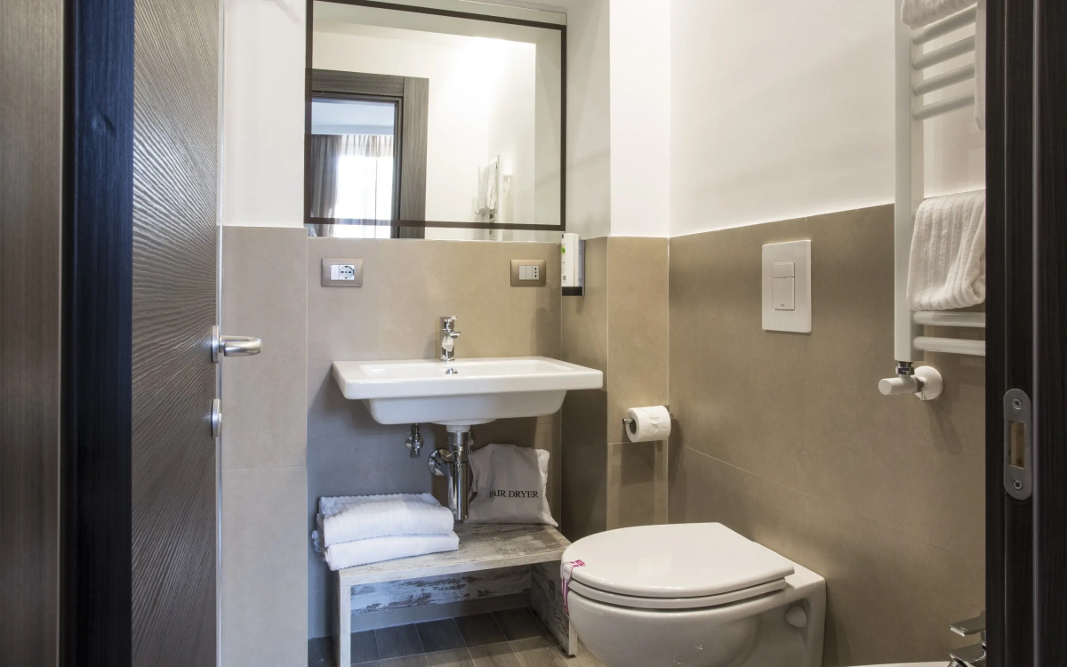 Отель The Guardian