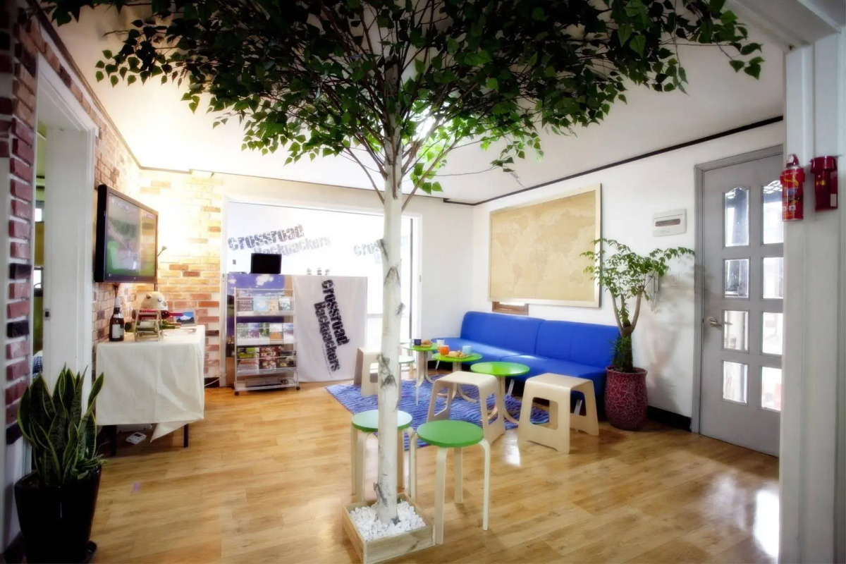 Crossroad Backpackers