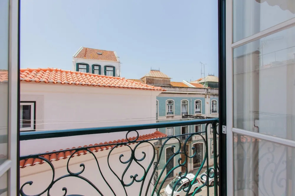 Alfama Sunny & Typical Apartment, By TimeCooler