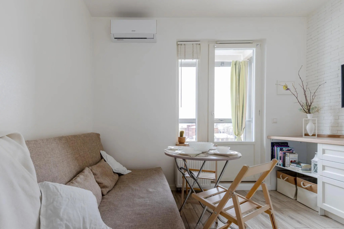 БелосНежность на набережной Обводного канала 108