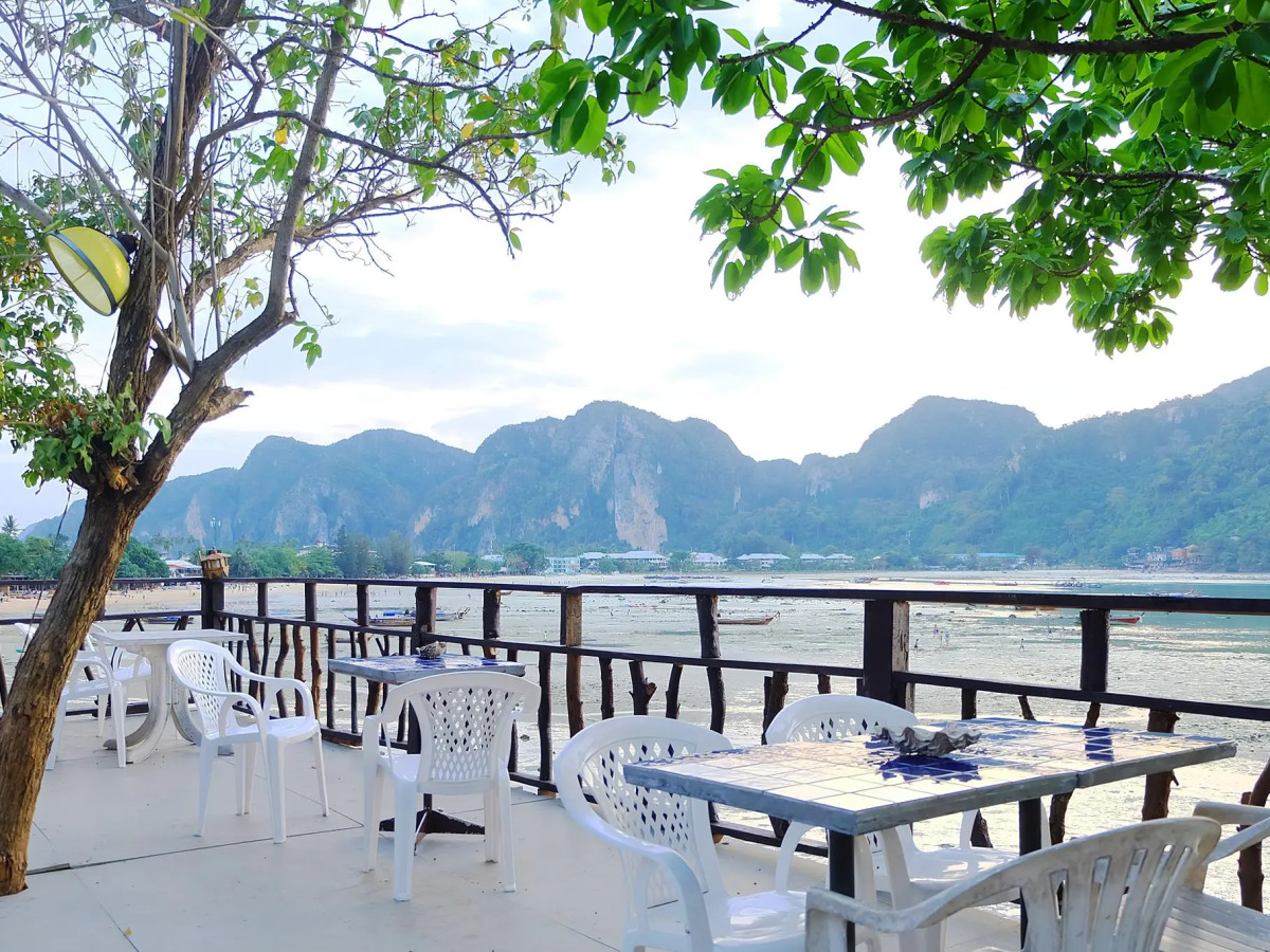 Phi Phi Cozy Seafront Resort