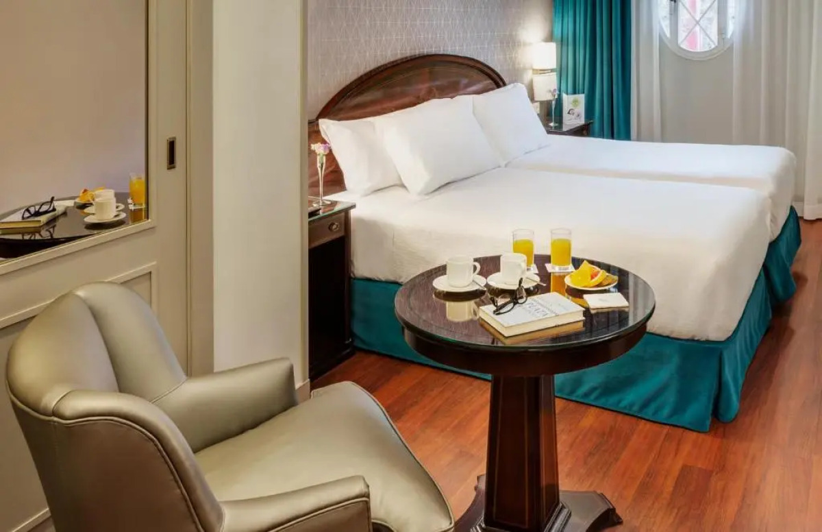 Отель Sercotel Gran Hotel Conde Duque