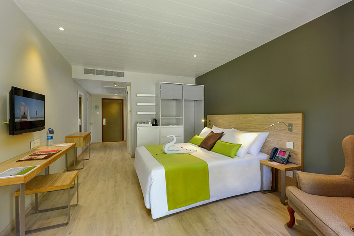 Mauricia Beachcomber Resort & Spa