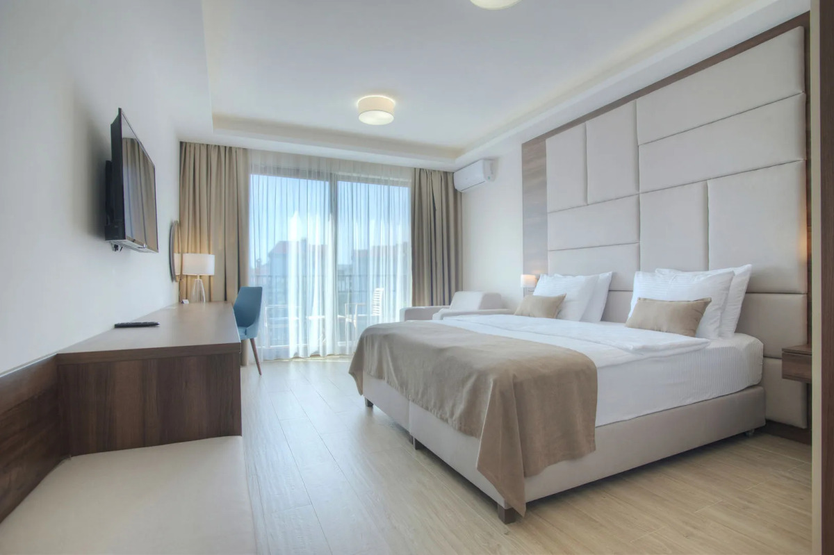 Отель Twelve by Aycon