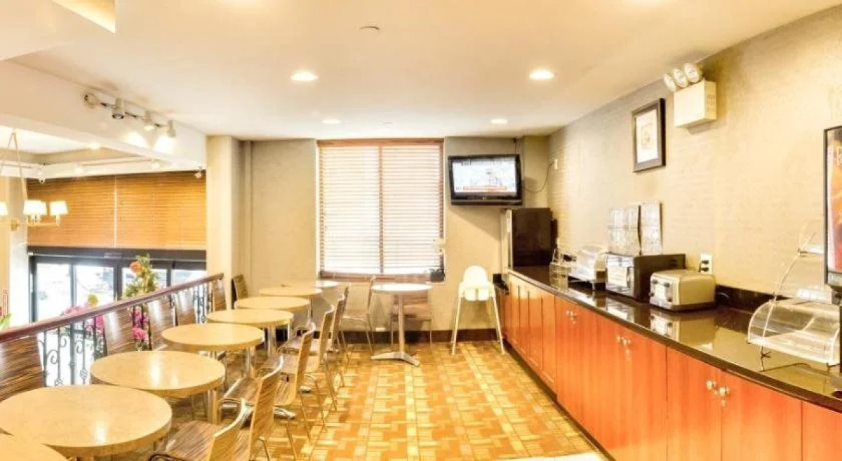 Prince Flushing Hotel