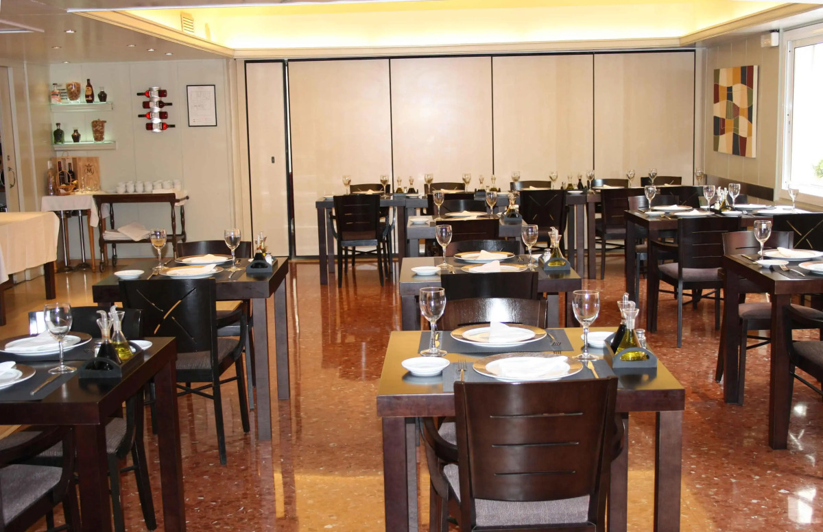 Отель Tres Torres Atiram