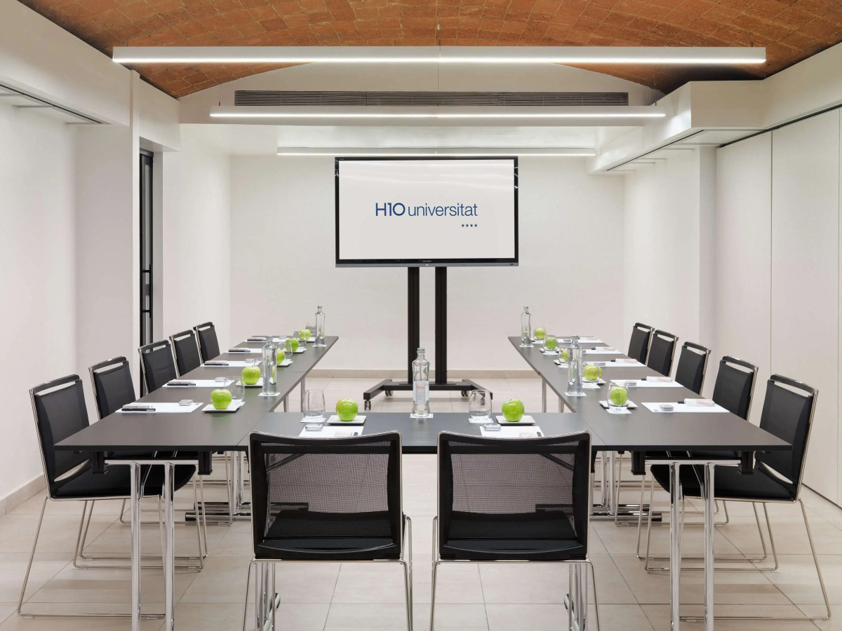 Отель H10 Universitat