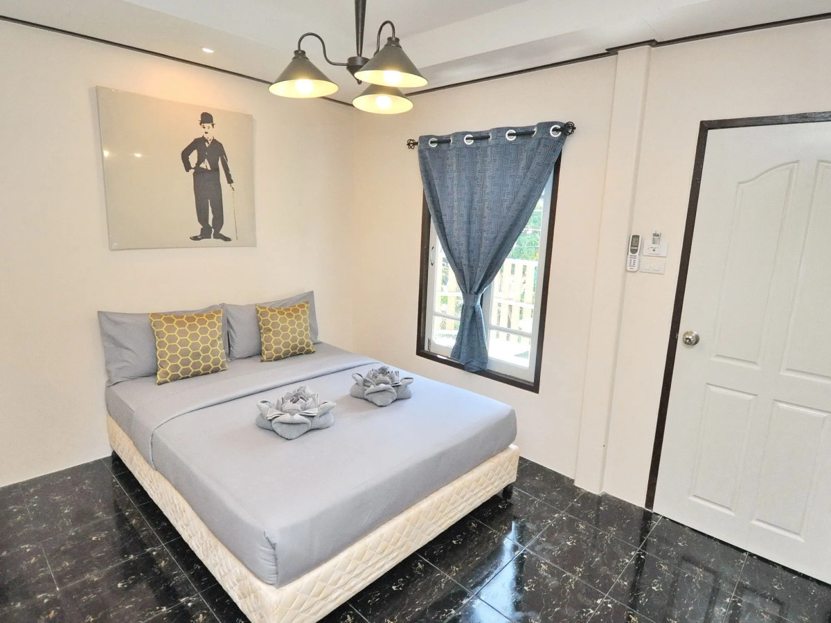 Side Walk Boutique Hotel