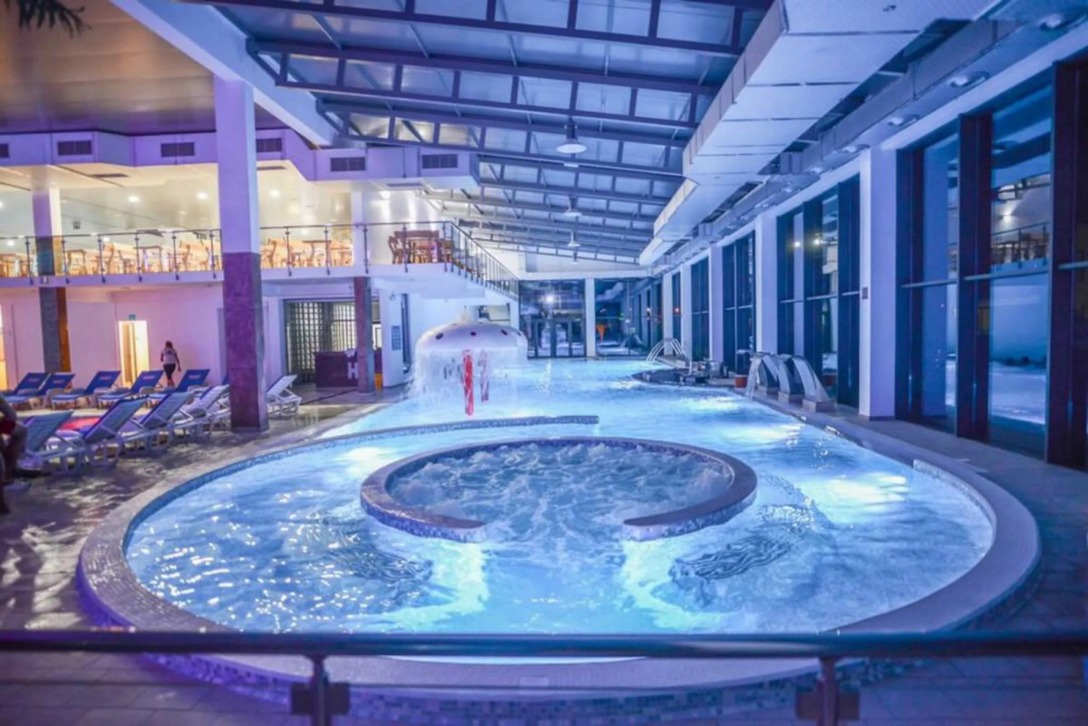 Отель Hollywoodland Wellness & Aquapark