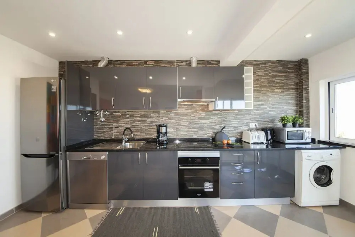 B17 - The Stunning Seaview Apartment