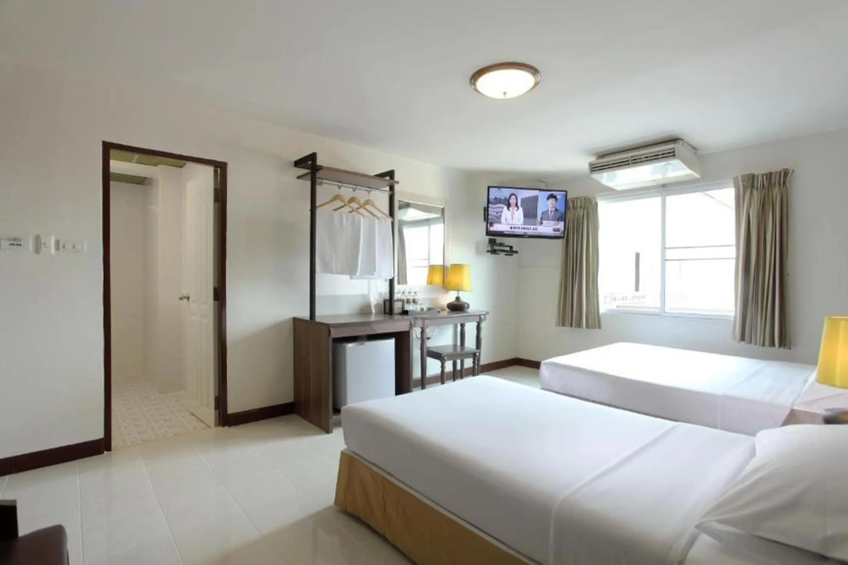 Rambuttri Village Inn & Plaza