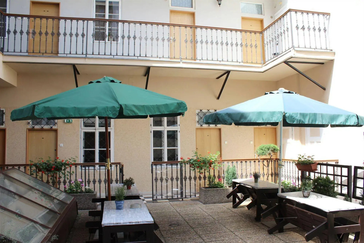 Alice Apartment House