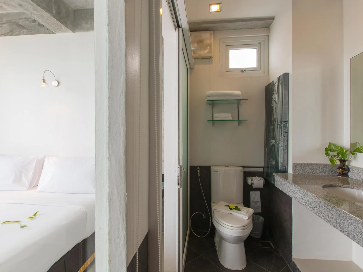 The Front Hotel and Apartment