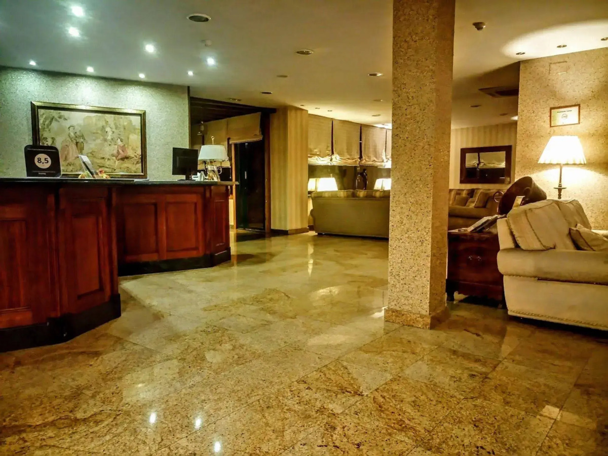 Hotel Ele Puente Romano