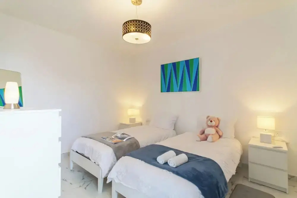 A Sunny Penthouse Modern 2 bdr - Sliema