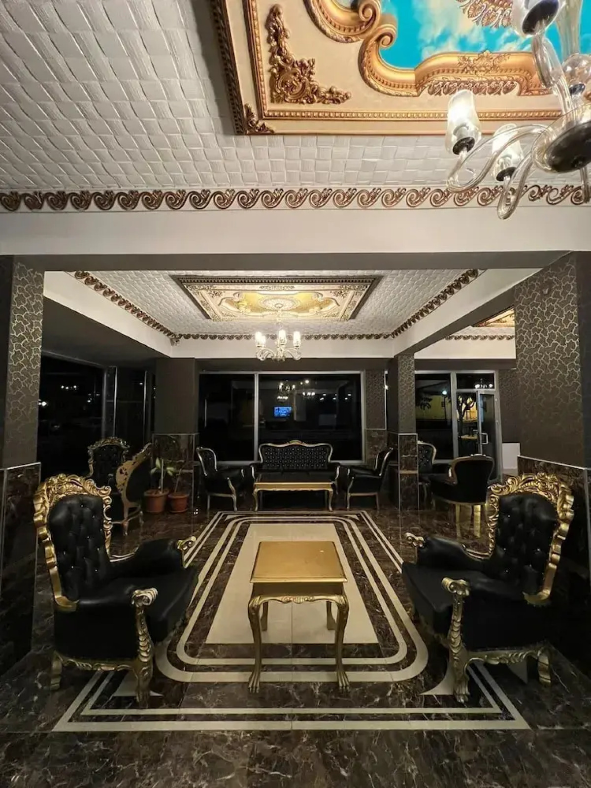 Grand Black Hotel