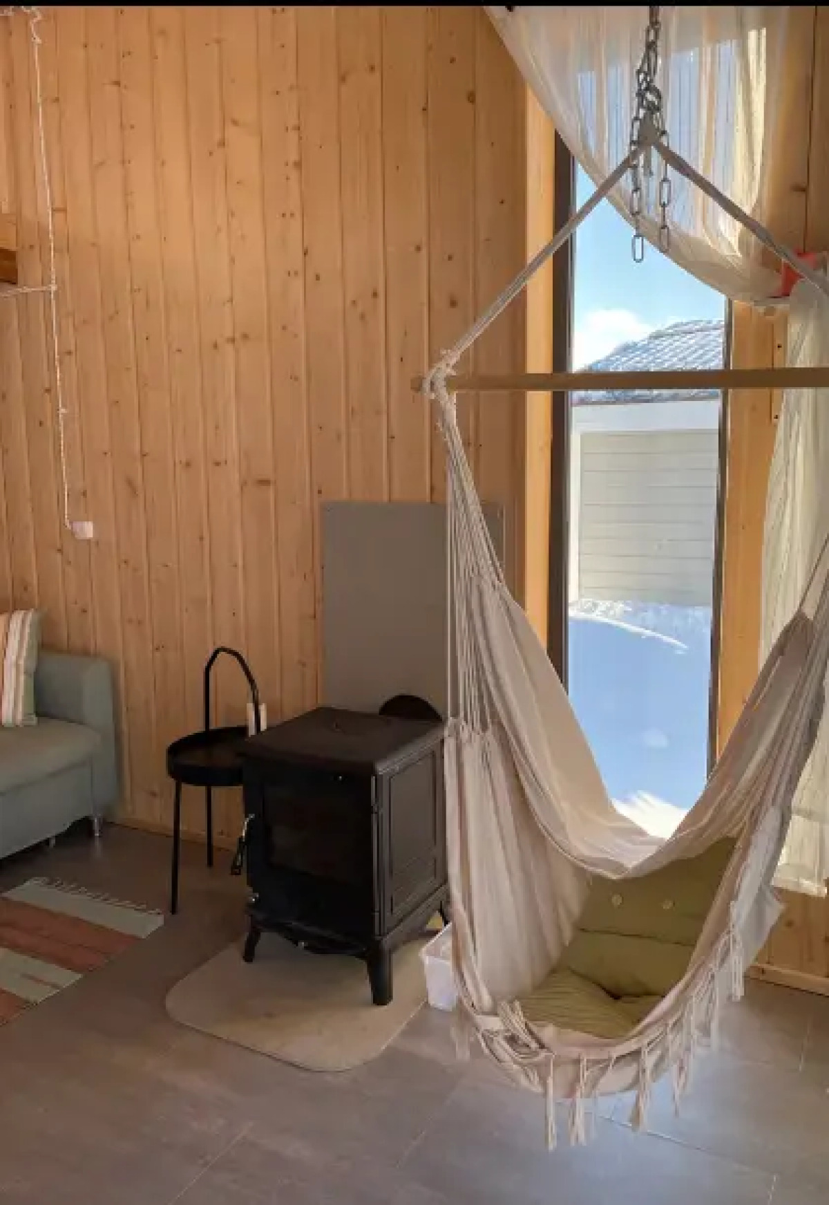 Черный домик