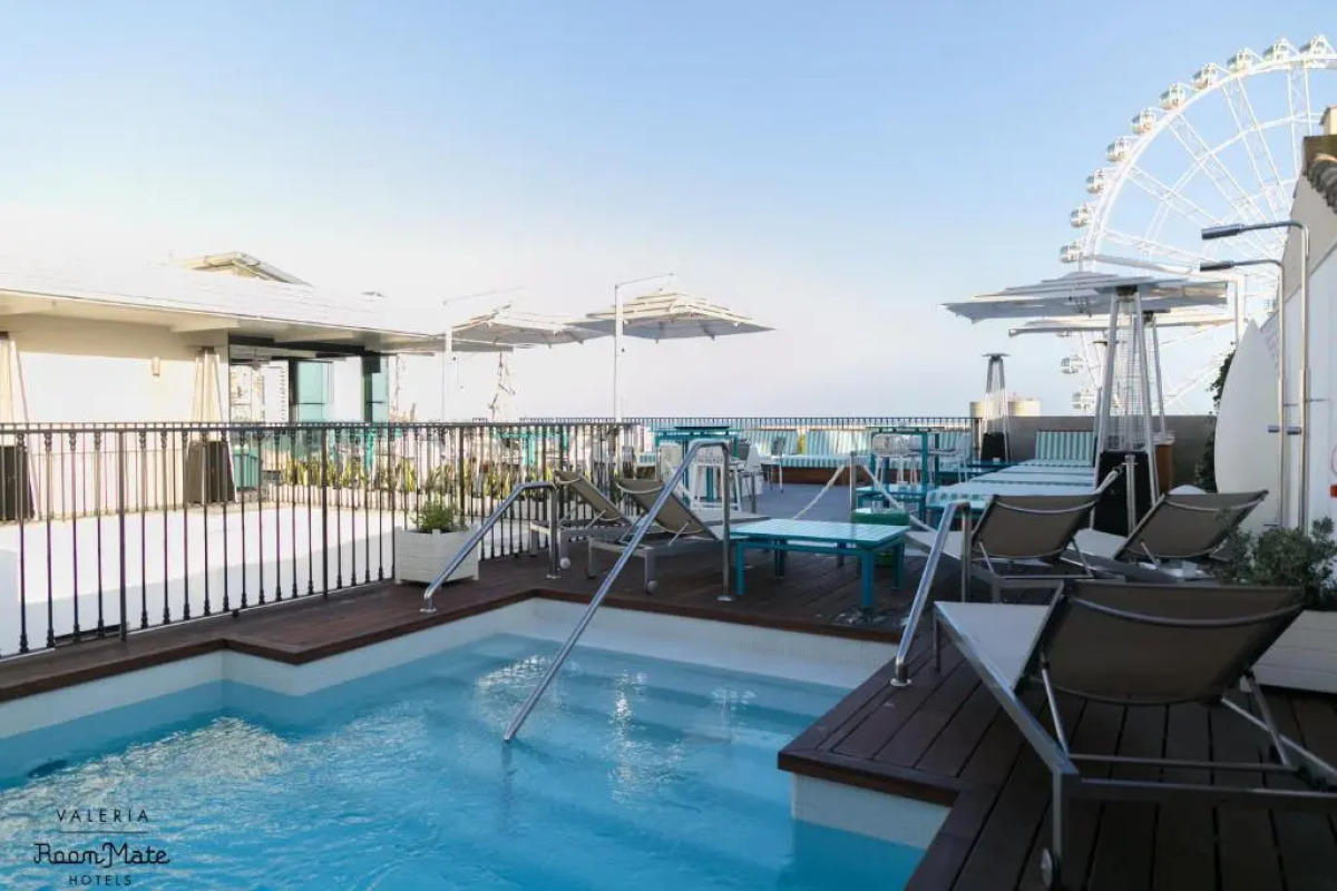 Отель Room Mate Valeria