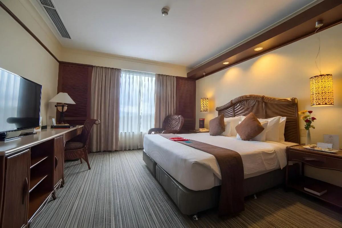 Waterfront Airport Hotel & Casino