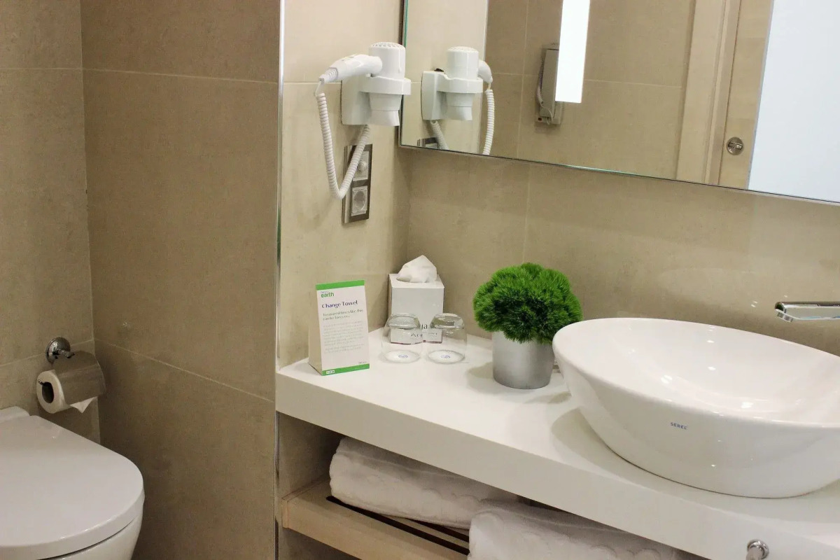 Tango Arjaan by Rotana Hotel