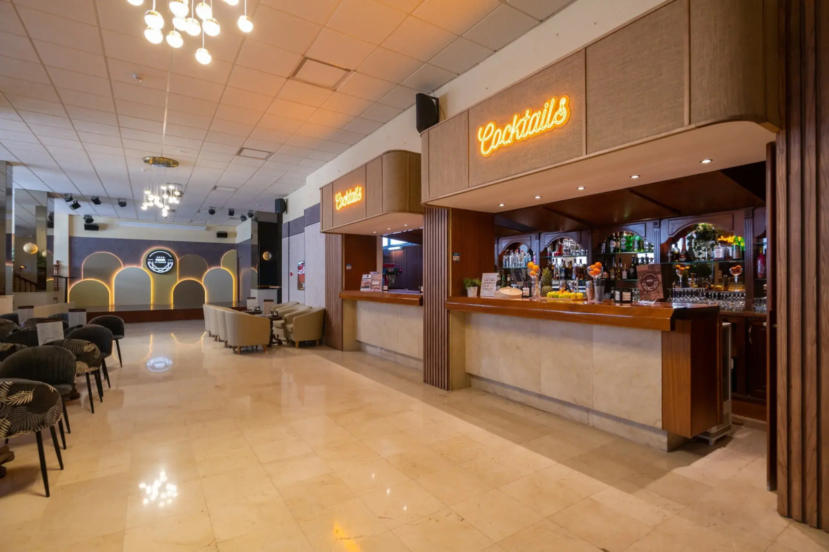 Hotel Parasol by Dorobe