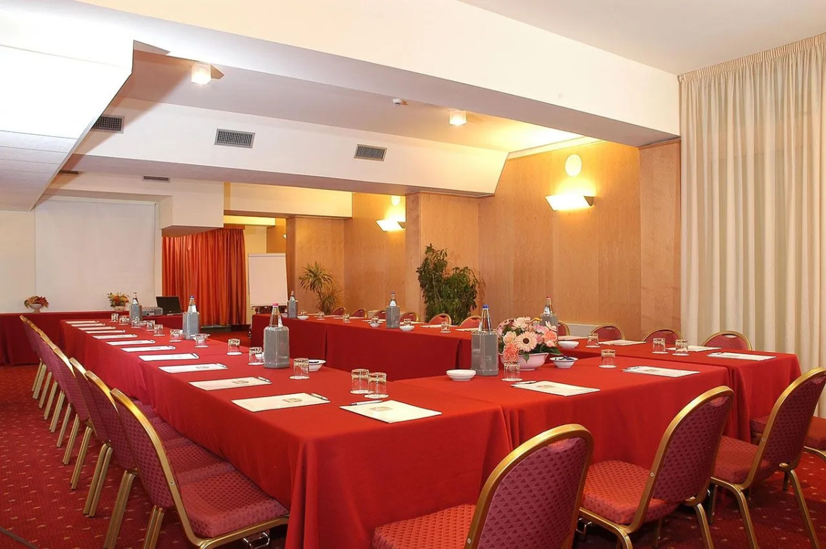 Отель Jr Hotels Gate 7 Bologna 