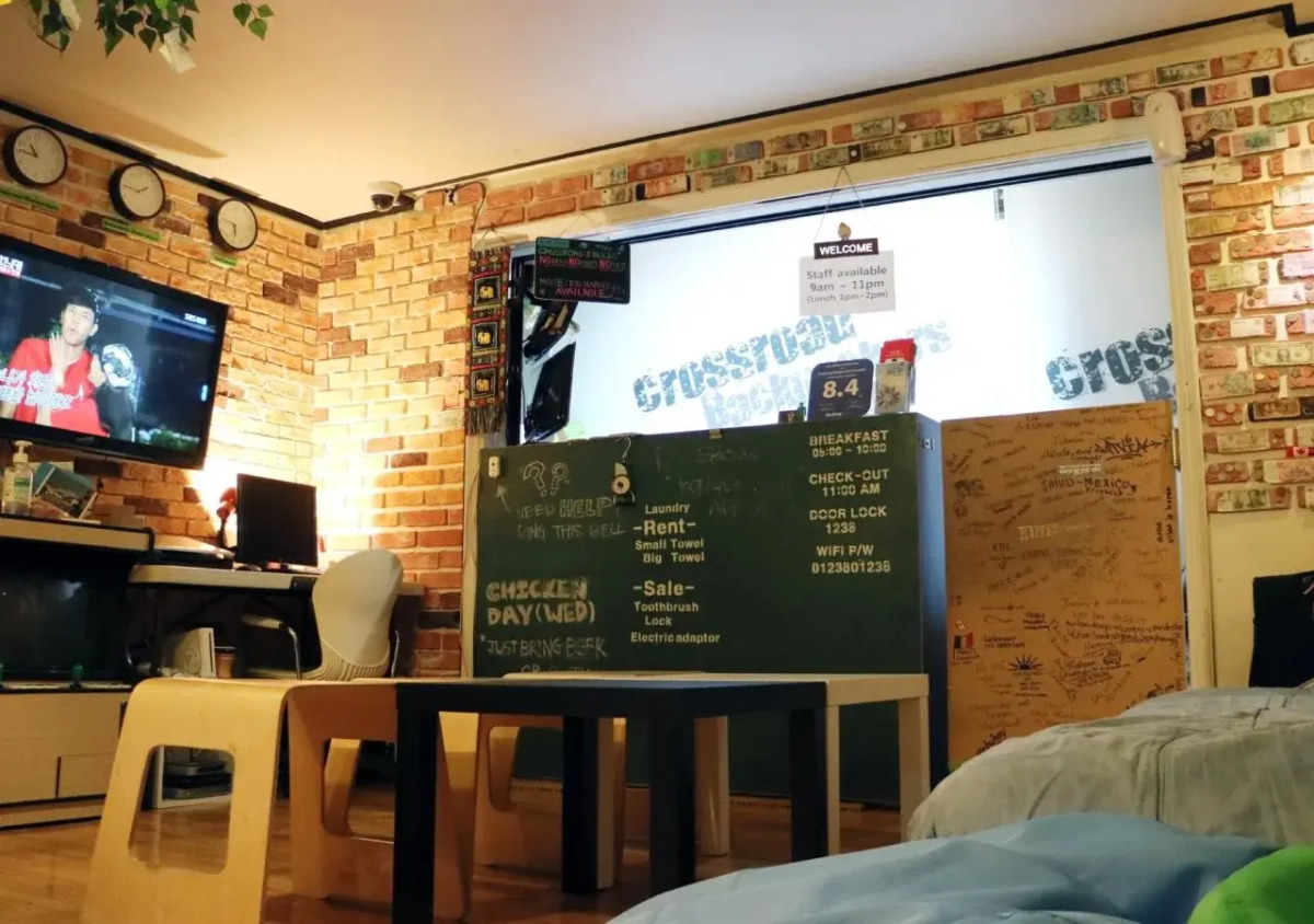 Crossroad Backpackers