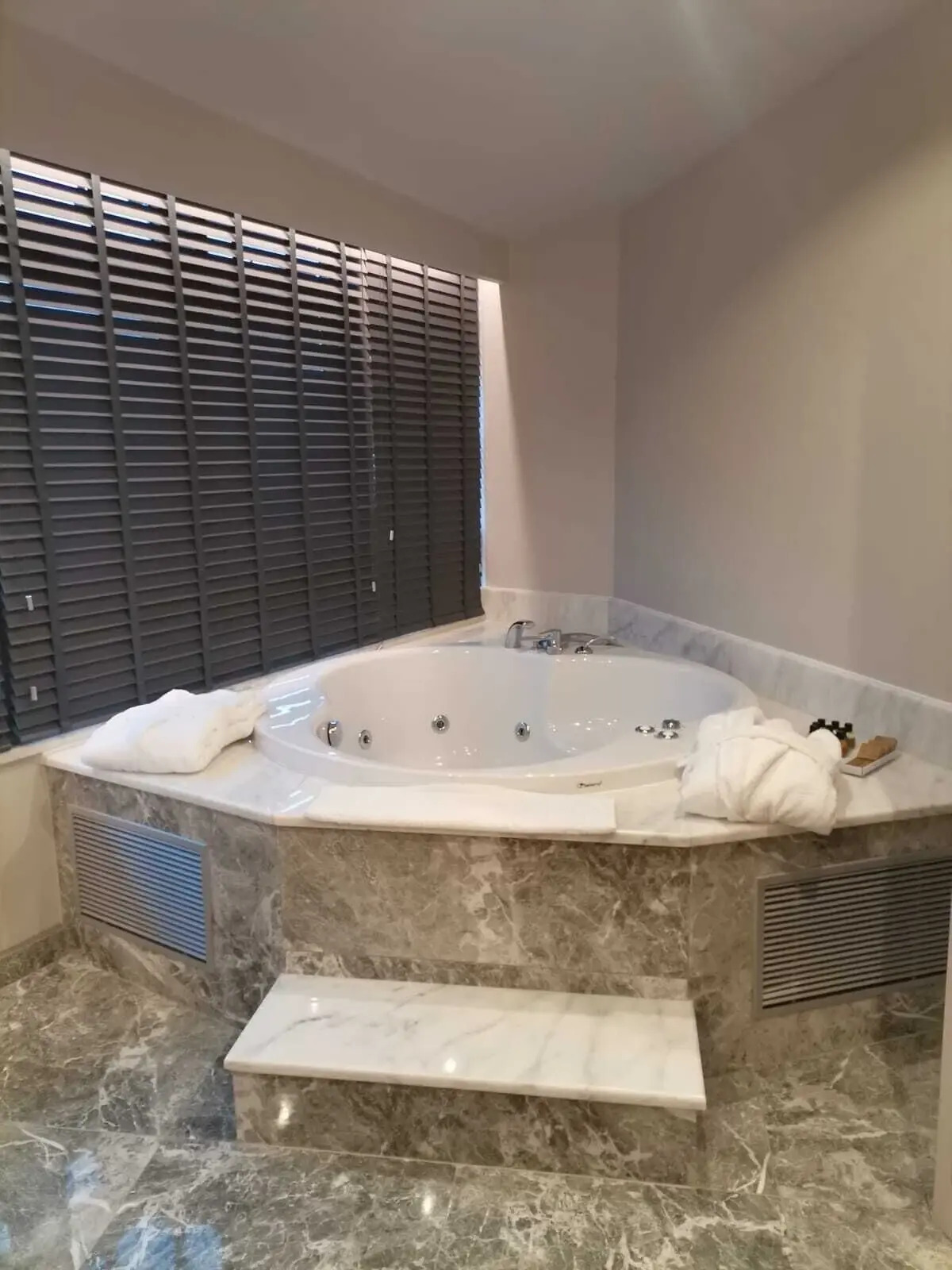 Golden Royal Hotel & Spa