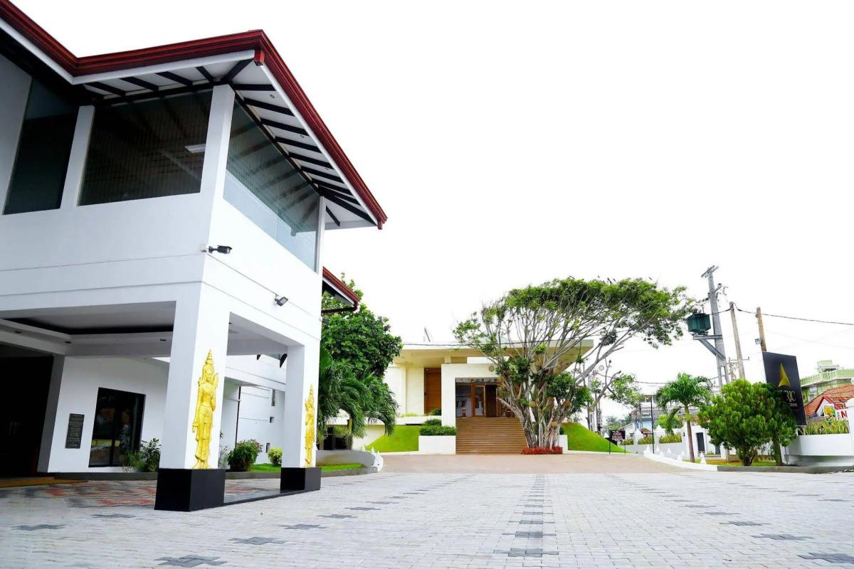 Golden Star Beach Hotel