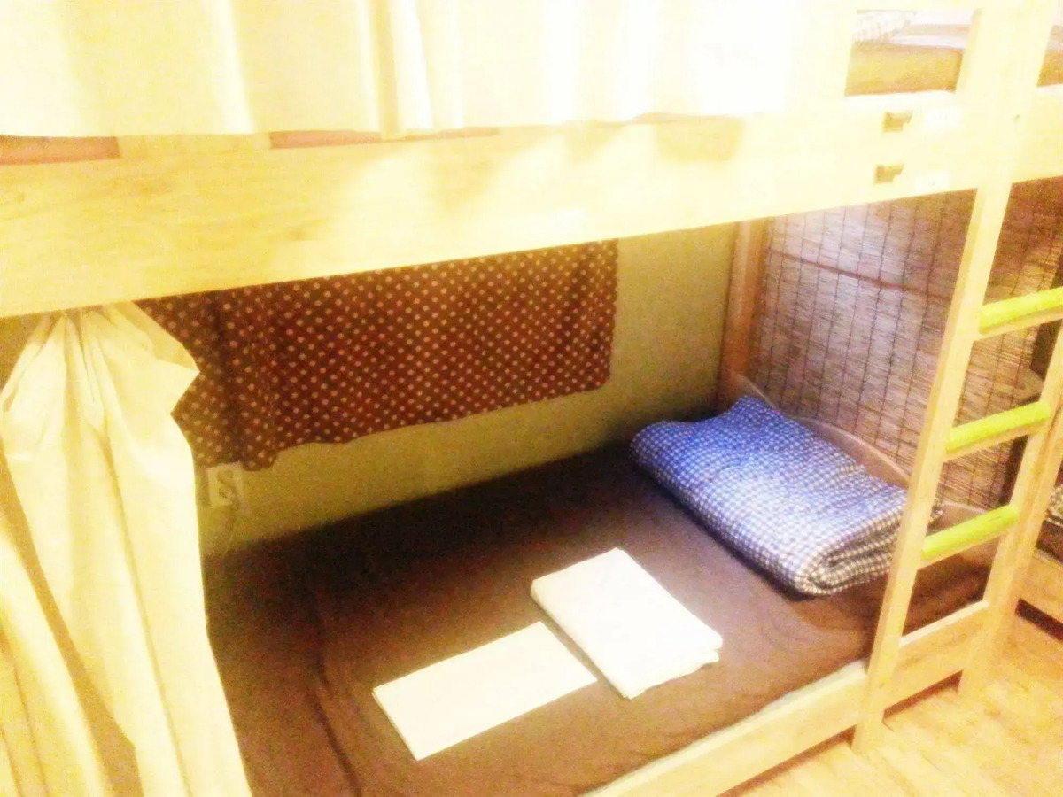 Crossroad Backpackers