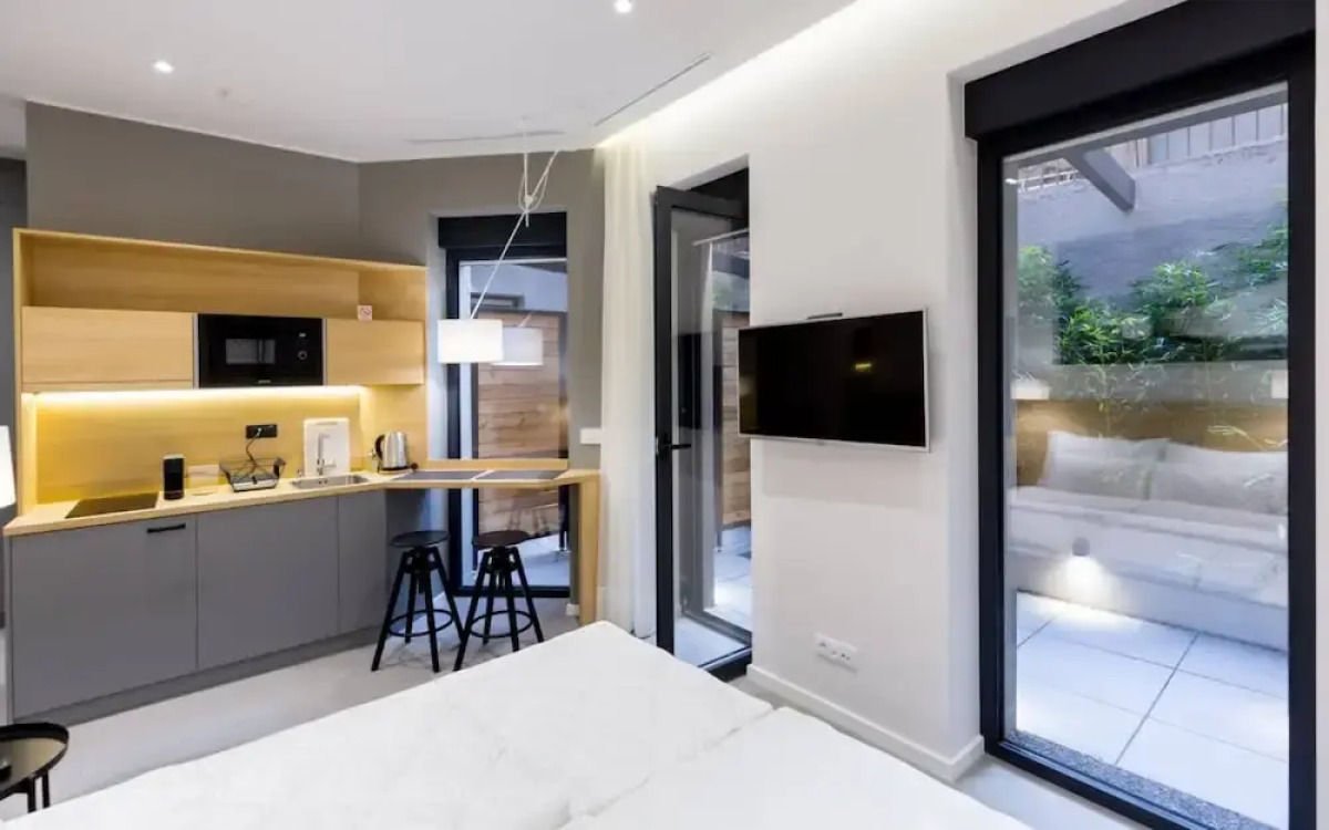 Teanna Lux Apartments