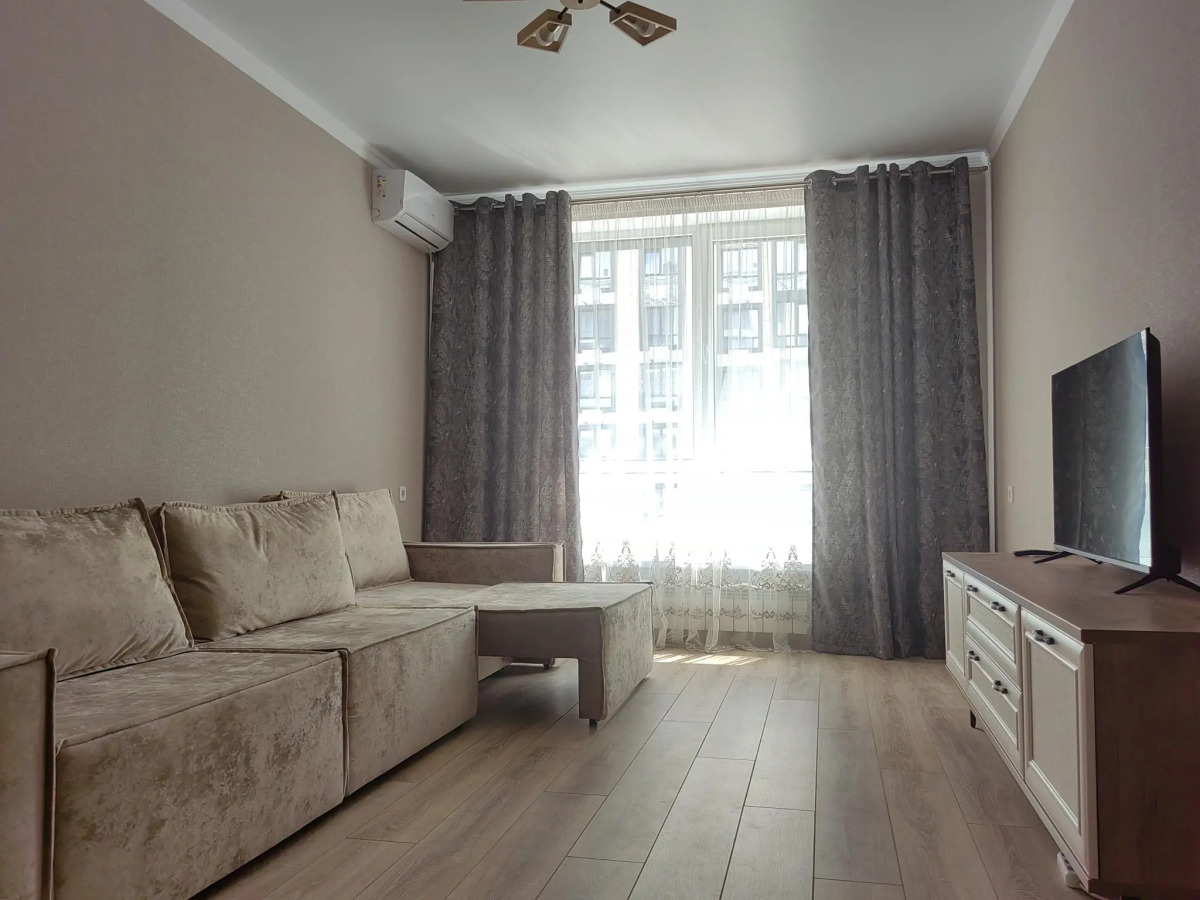 Апартаменты на проспекте Российский 13