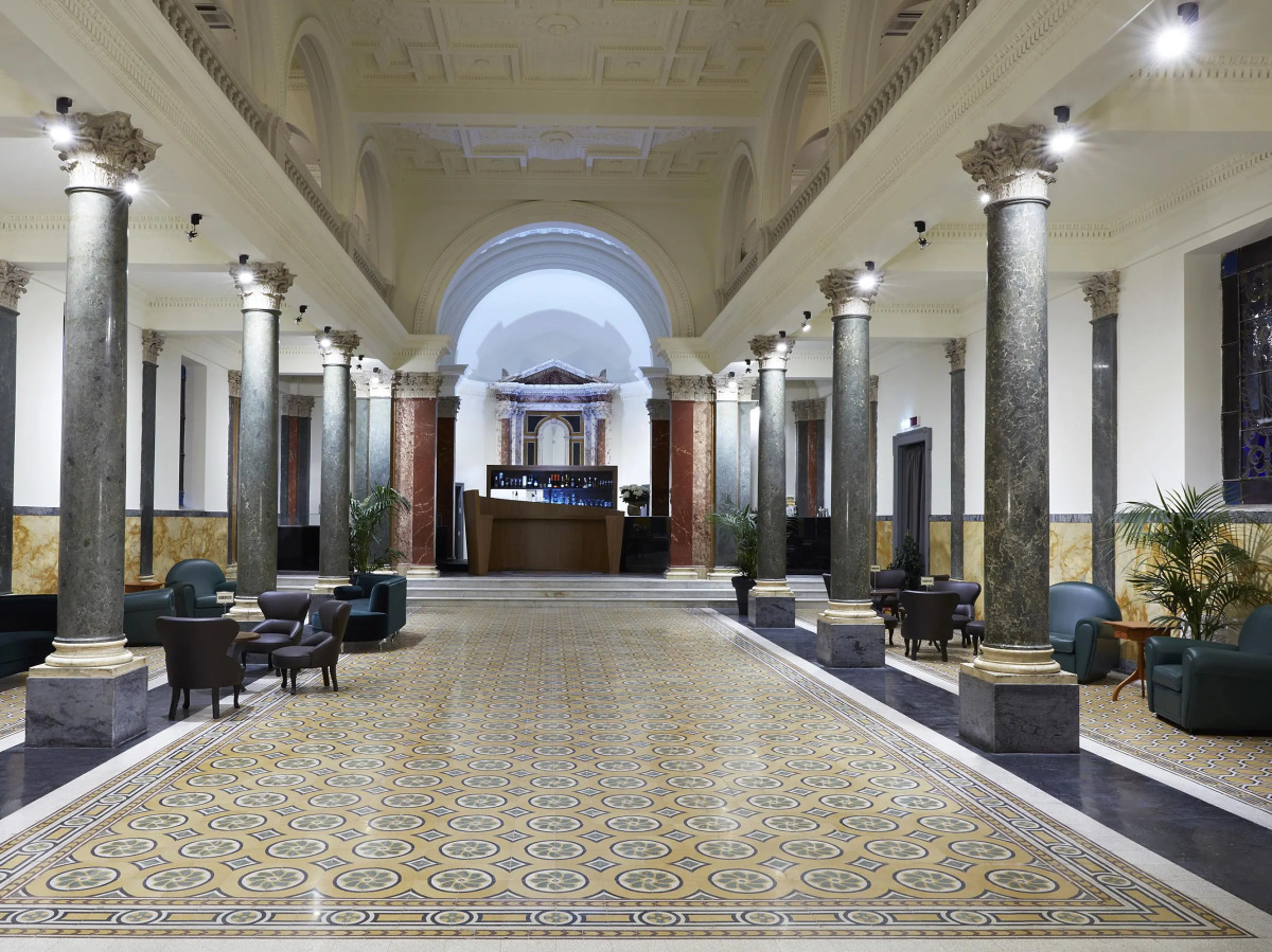 Отель The Building