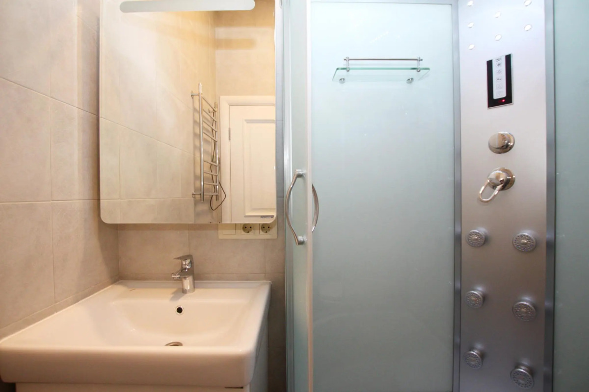 Tverskaya Street (Тверская Стрит) на улице Нижняя 5